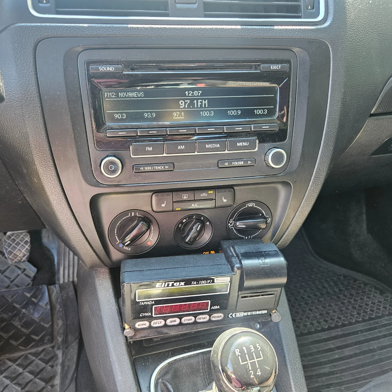 VW Jetta 2.0 mpi, снимка 12 - Автомобили и джипове - 55010748