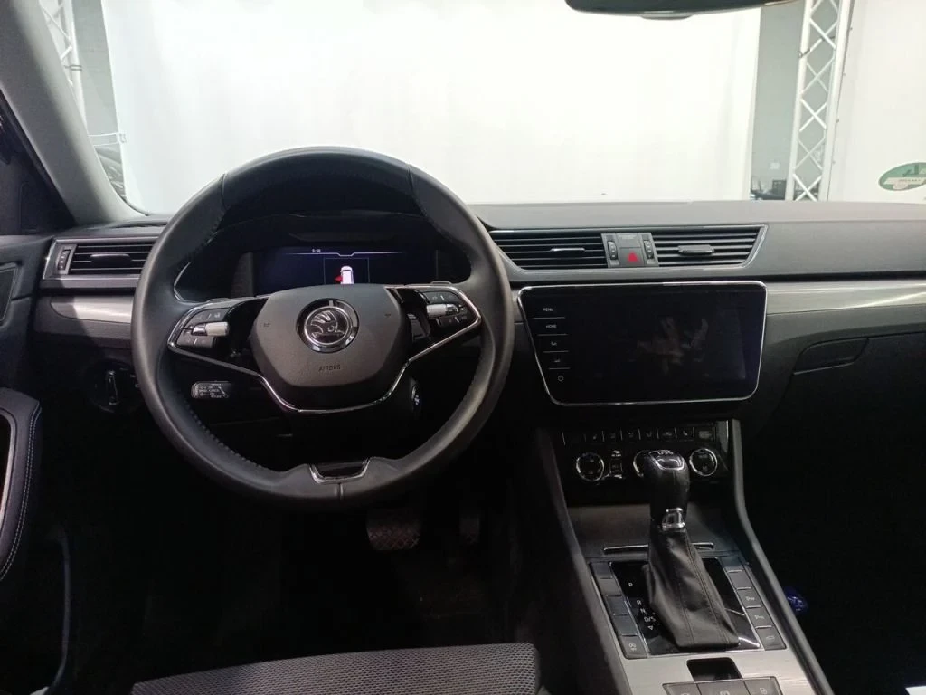 Skoda Superb 2.0tdi 150hp DSG7 дигитална, снимка 6 - Автомобили и джипове - 55569940