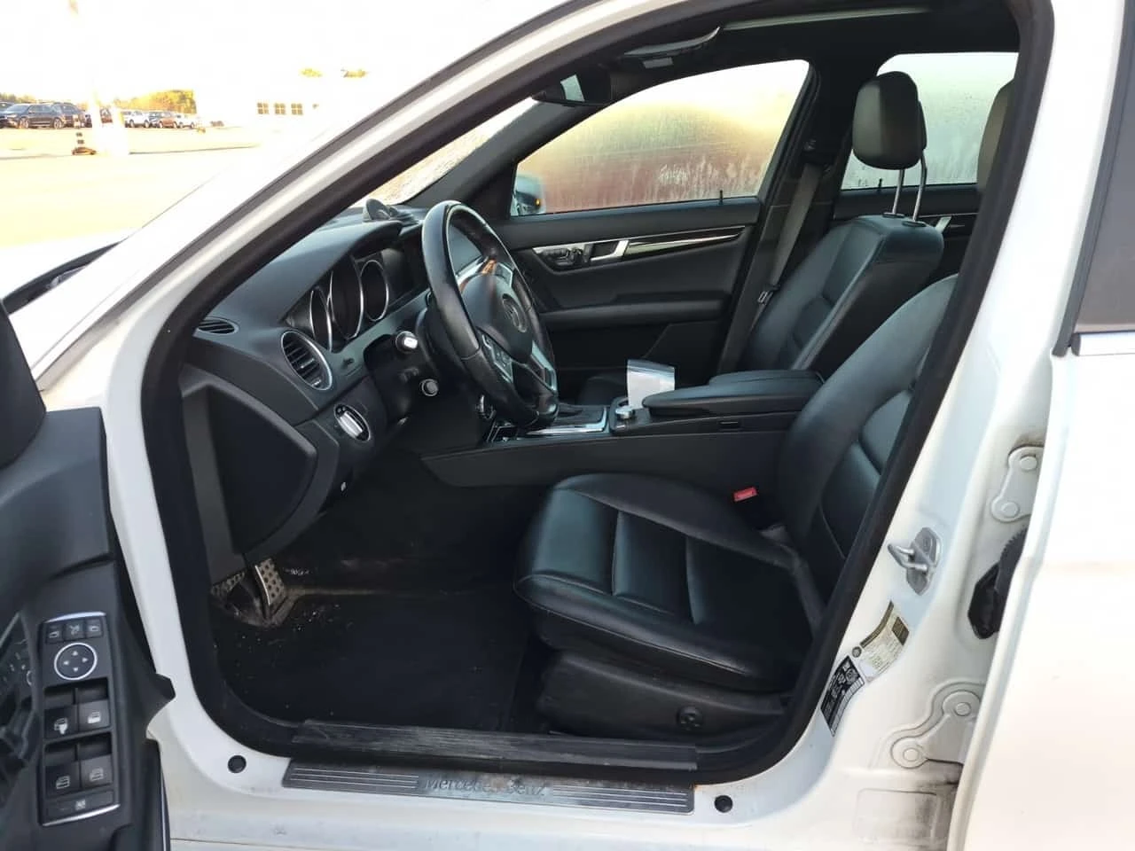 Mercedes-Benz C 350 * CARFAX * ОПЦИЯ ЗА ФИНАНСИРАНЕ * , снимка 5 - Автомобили и джипове - 55785881