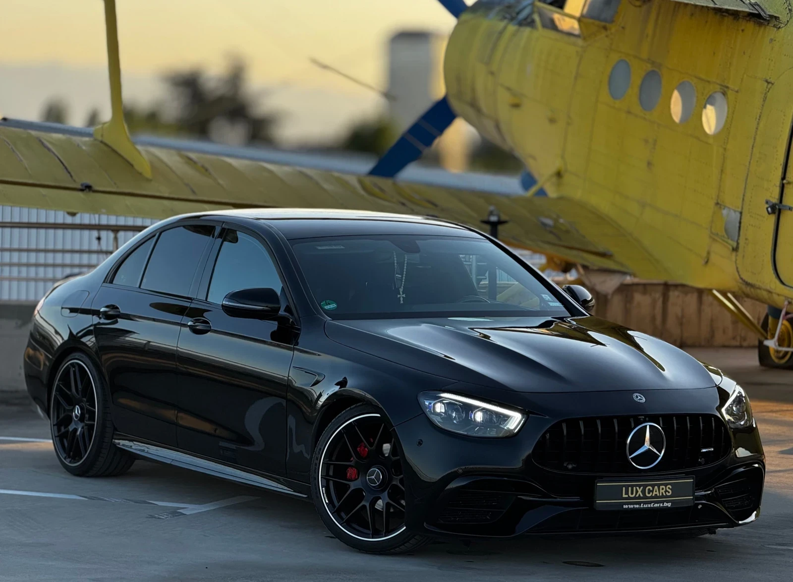 Mercedes-Benz E 220 Face 63 AMG - Ambient - Carbon - Active sound, снимка 2 - Автомобили и джипове - 55888922