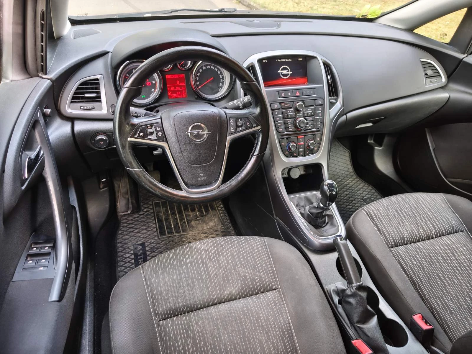 Opel Astra 1.6 CDTI 110к.с., 6 - ск, 2015г., внос от Германия, снимка 13 - Автомобили и джипове - 55904465