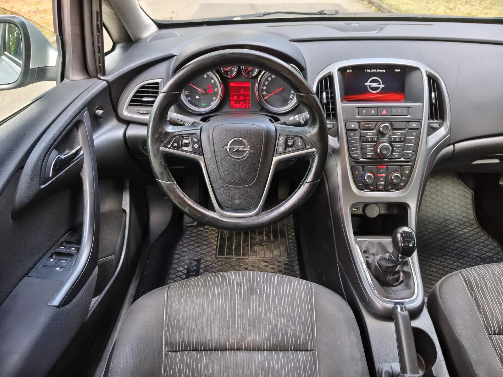 Opel Astra 1.6 CDTI 110к.с., 6 - ск, 2015г., внос от Германия, снимка 11 - Автомобили и джипове - 55904465