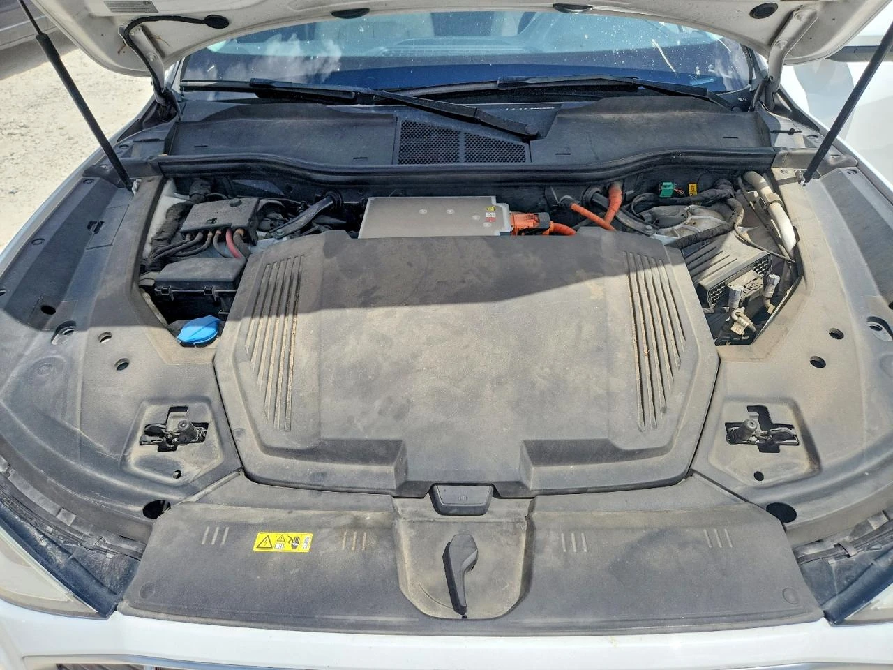 Audi E-Tron Premium Plus, снимка 11 - Автомобили и джипове - 56405825