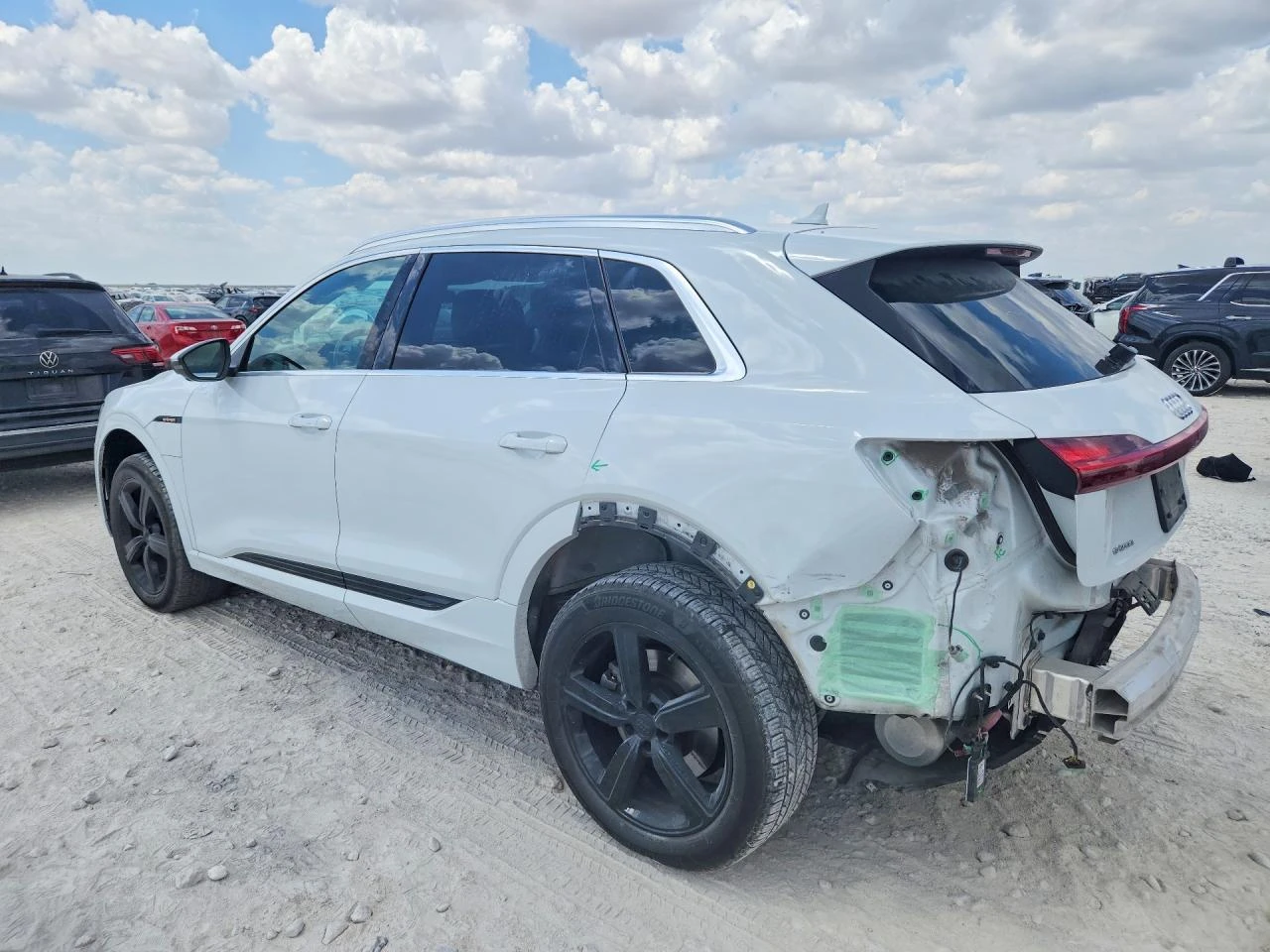 Audi E-Tron Premium Plus, снимка 2 - Автомобили и джипове - 56405825