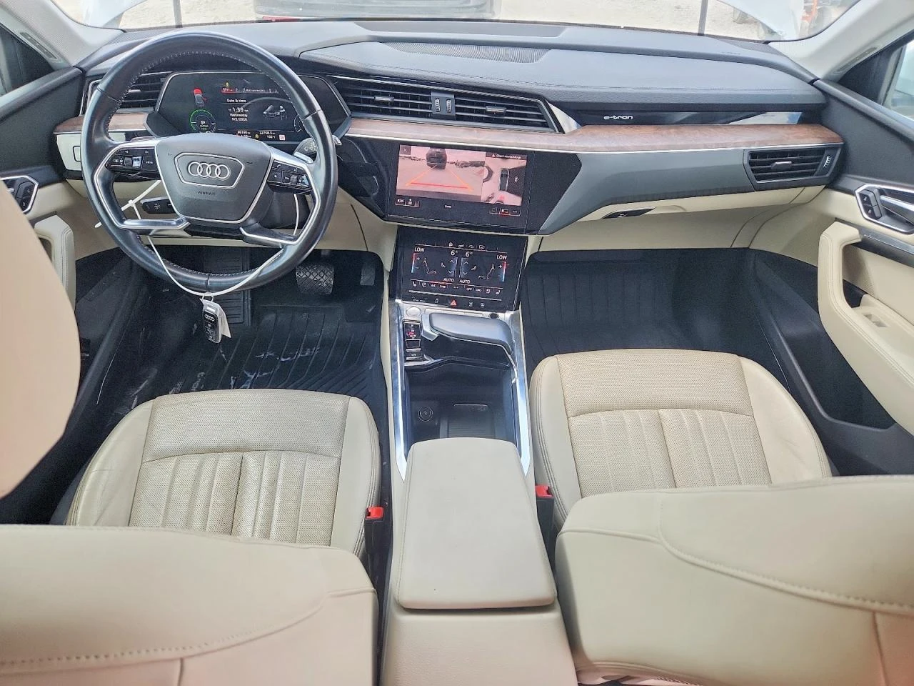 Audi E-Tron Premium Plus, снимка 8 - Автомобили и джипове - 56405825