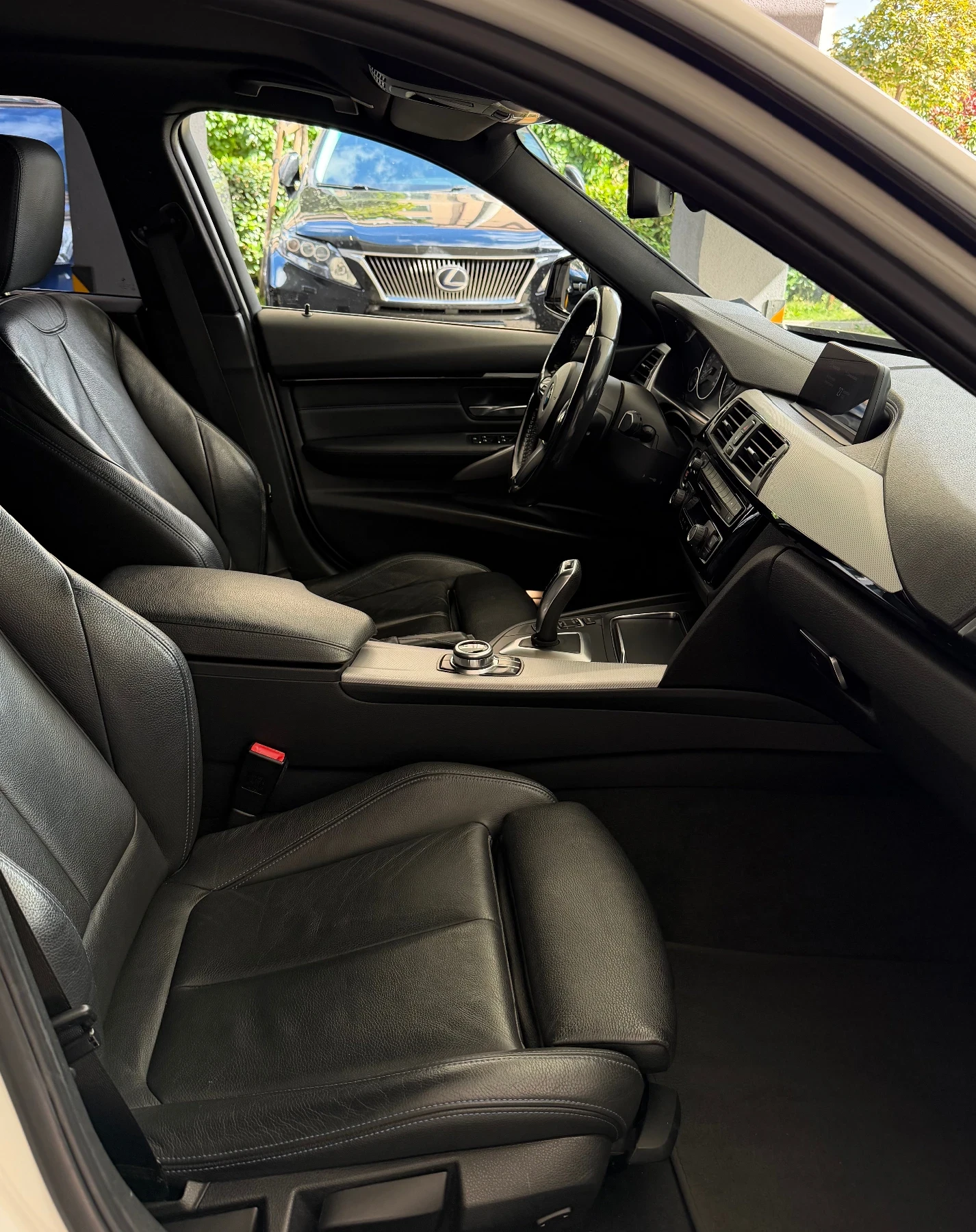 BMW 320 xDrive, снимка 11 - Автомобили и джипове - 56457765