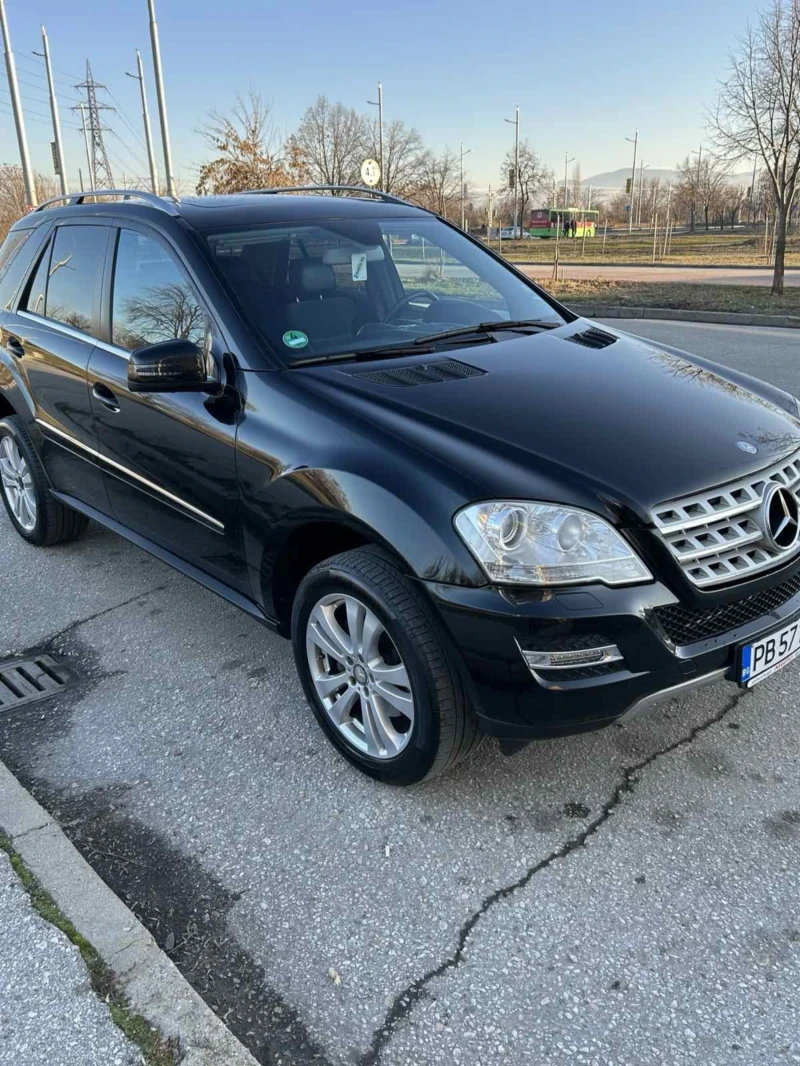 Mercedes-Benz ML 350 Уникална, снимка 3 - Автомобили и джипове - 49094179