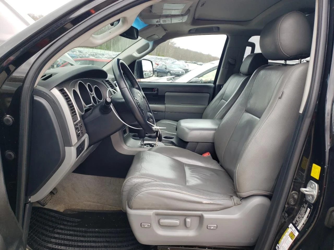 Toyota Sequoia  - изображение 9