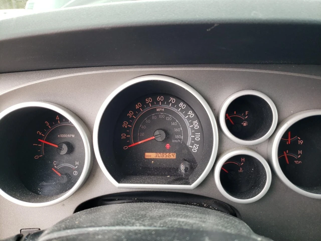 Toyota Sequoia  - изображение 8