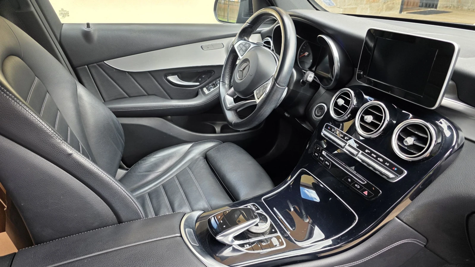 Mercedes-Benz GLC 250 4MATIC AMG Line, Night Package, Head-Up, Burmester, снимка 11 - Автомобили и джипове - 54180474