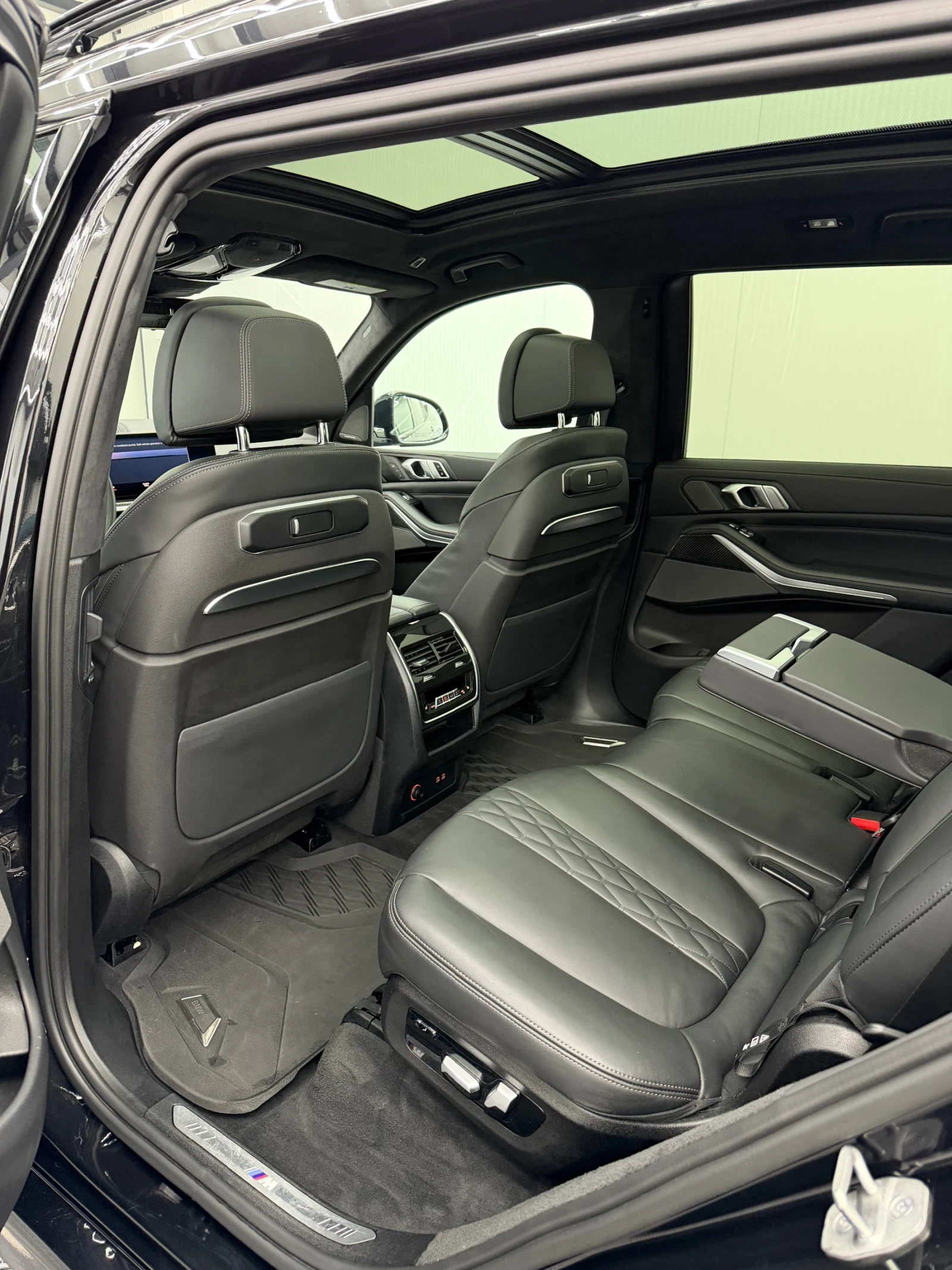 BMW X7 40i xDrive M-pack, снимка 16 - Автомобили и джипове - 54301135