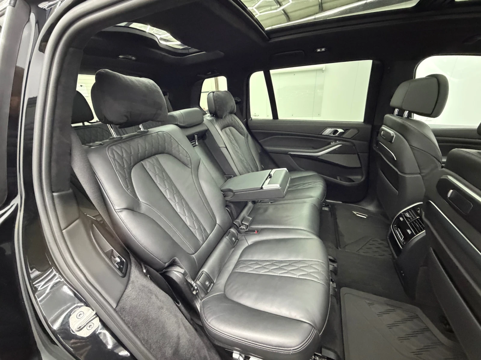 BMW X7 40i xDrive M-pack, снимка 12 - Автомобили и джипове - 54301135