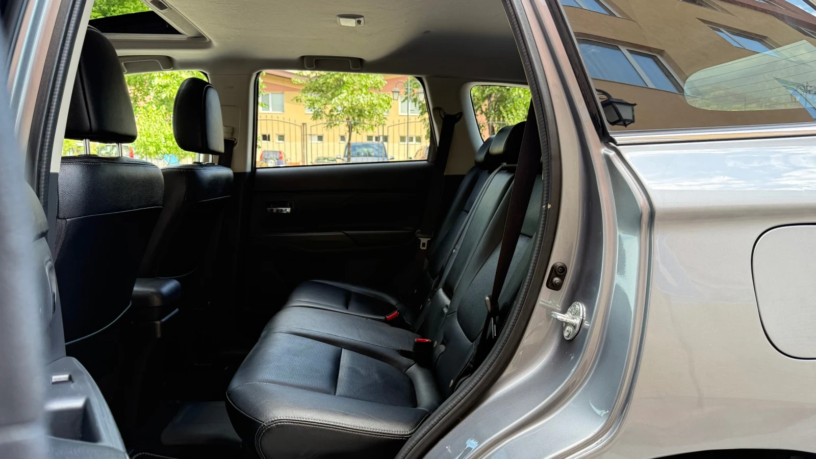 Mitsubishi Outlander 2.0PlyginHybrid* PHEV* 4x4* КАМЕРА* ПОДГРЕВ* АВТОП, снимка 10 - Автомобили и джипове - 54760198