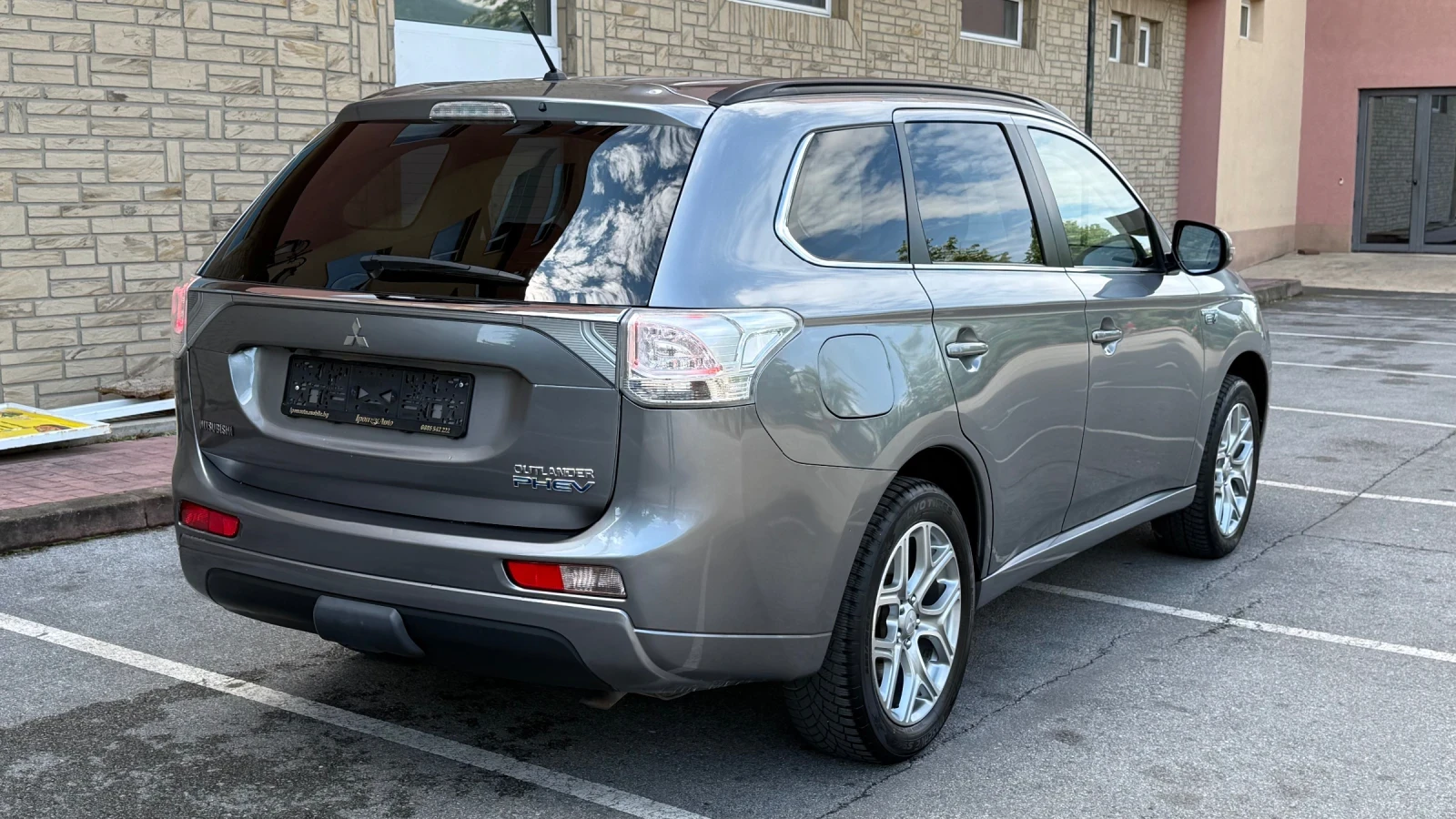 Mitsubishi Outlander 2.0PlyginHybrid* PHEV* 4x4* КАМЕРА* ПОДГРЕВ* АВТОП, снимка 2 - Автомобили и джипове - 54760198