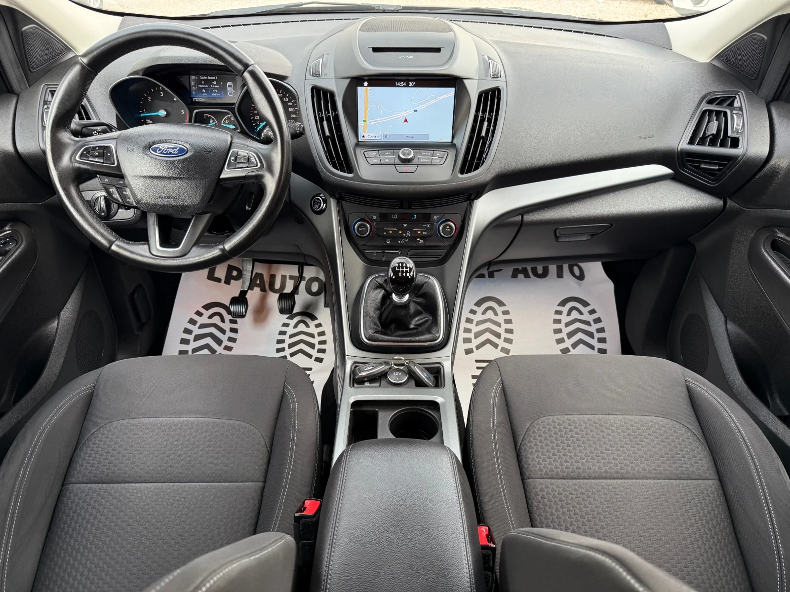 Ford Kuga 1.5 tdci* 120k.c* Business* Start/Stop* EURO6B, снимка 8 - Автомобили и джипове - 55064160