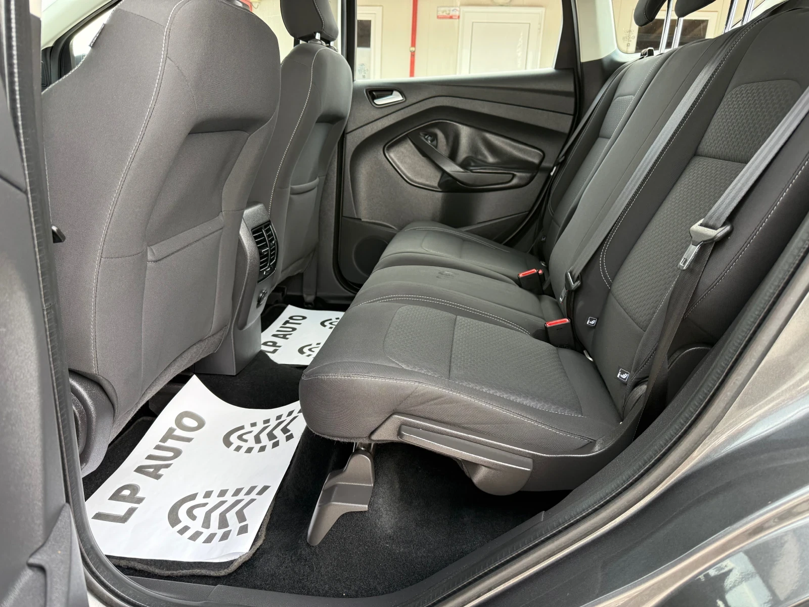 Ford Kuga 1.5 tdci* 120k.c* Business* Start/Stop* EURO6B, снимка 11 - Автомобили и джипове - 55064160