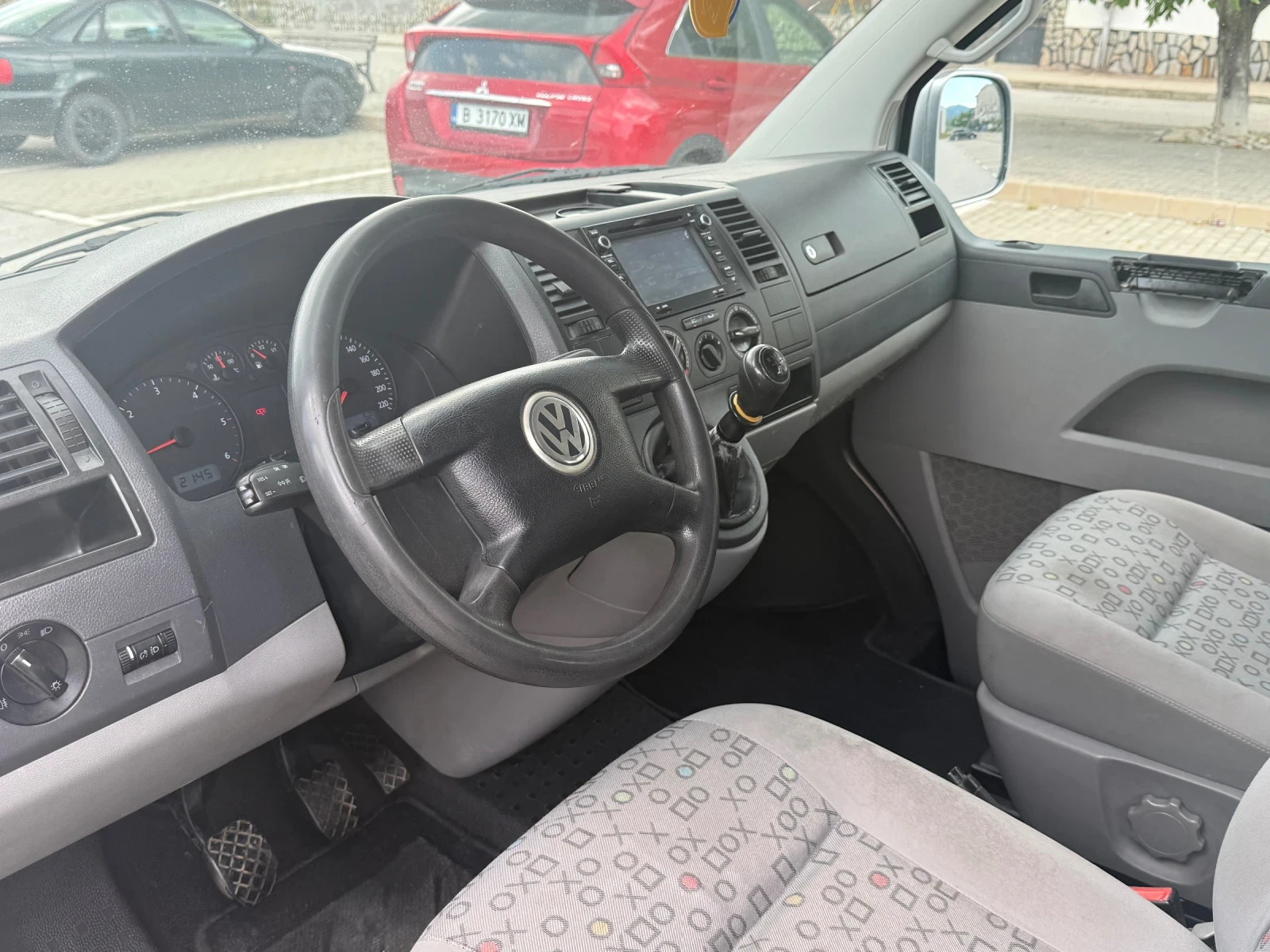 VW T5 Обслужен* КЛИМАТИК* ЛИЗИНГ/БАРТЕР, снимка 11 - Бусове и автобуси - 55073139