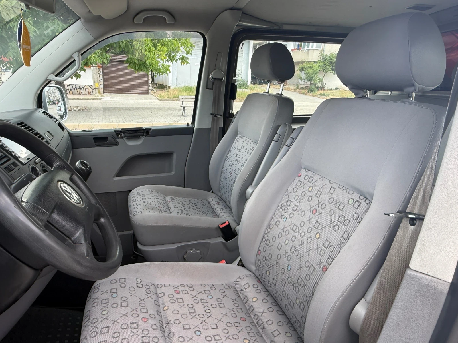 VW T5 Обслужен* КЛИМАТИК* ЛИЗИНГ/БАРТЕР, снимка 14 - Бусове и автобуси - 55073139