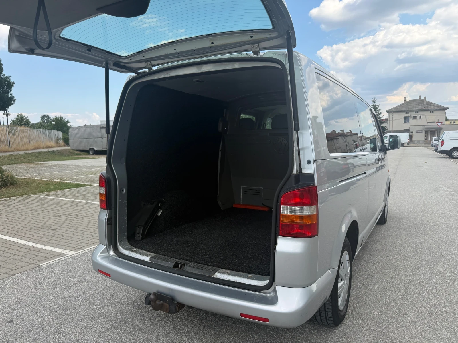 VW T5 Обслужен* КЛИМАТИК* ЛИЗИНГ/БАРТЕР, снимка 7 - Бусове и автобуси - 55073139