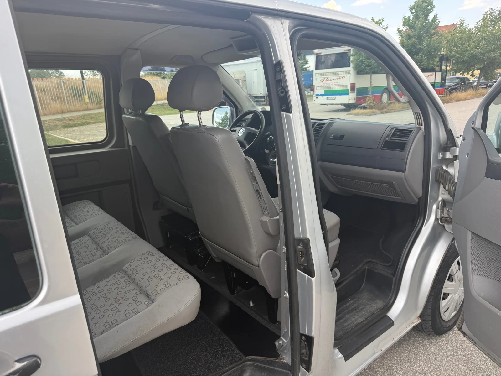 VW T5 Обслужен* КЛИМАТИК* ЛИЗИНГ/БАРТЕР, снимка 9 - Бусове и автобуси - 55073139