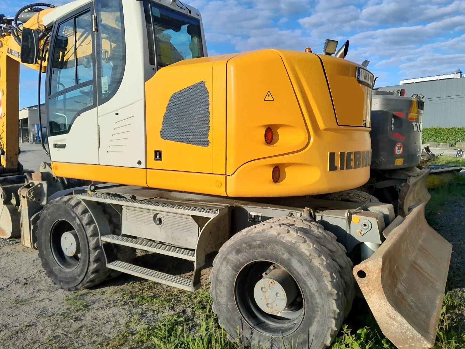 Багер Liebherr A 918 COMPACT + 3 БРОЯ КОФИ ЛИЗИНГ - изображение 2
