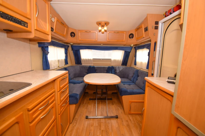 Каравана Kabe Smaragd 520 XL, снимка 5 - Каравани и кемпери - 52919967