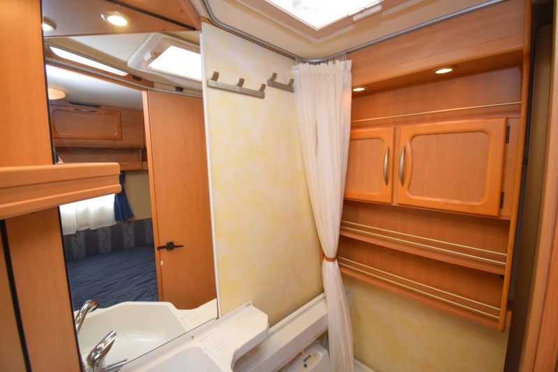 Каравана Kabe Smaragd 520 XL, снимка 15 - Каравани и кемпери - 52919967