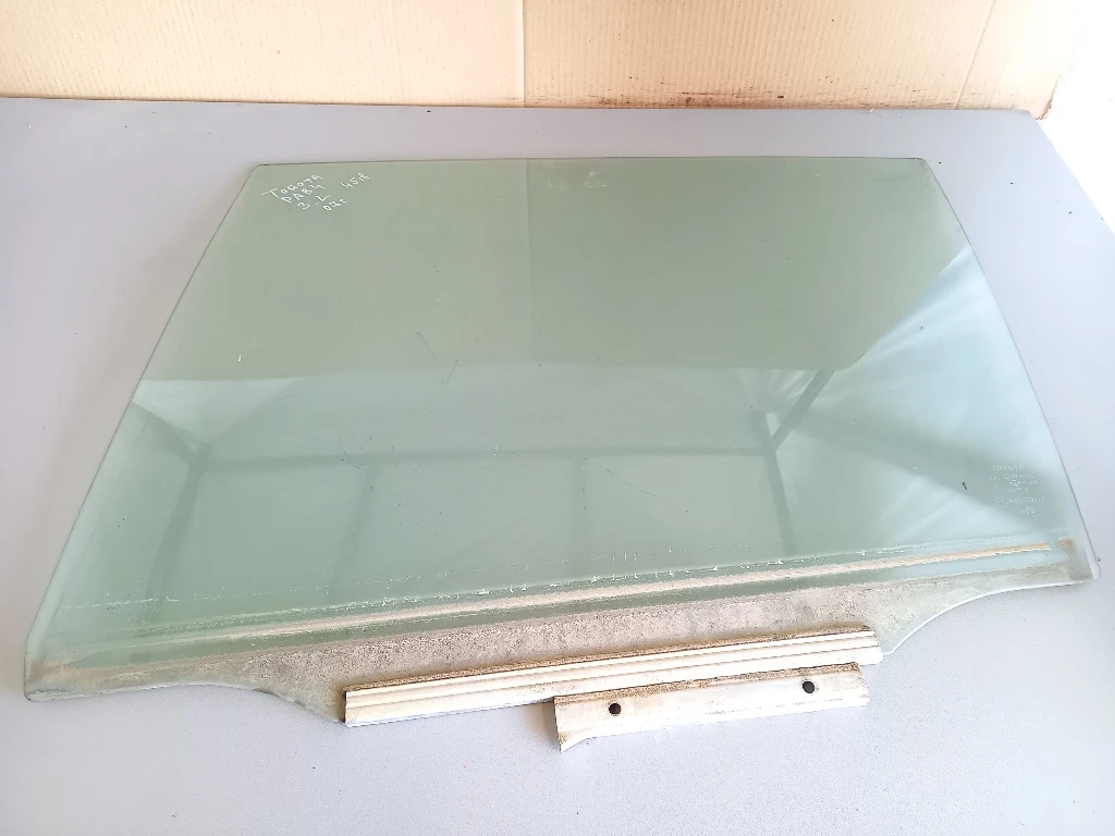 Стъкло врата задно ляво Тойота Рав4 (н)