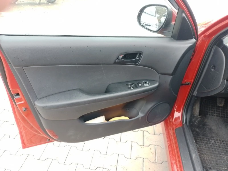 Hyundai I30 1.4, снимка 11 - Автомобили и джипове - 47137247