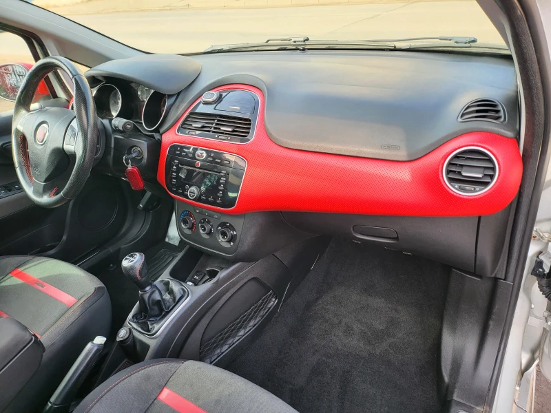 Fiat Punto 1.3Mjet Автомат, снимка 14 - Автомобили и джипове - 51508460