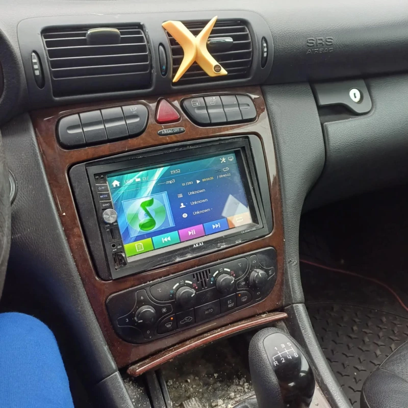 Mercedes-Benz C 180, снимка 8 - Автомобили и джипове - 53133815