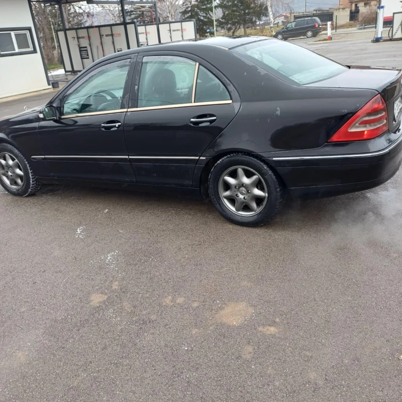 Mercedes-Benz C 180, снимка 3 - Автомобили и джипове - 53133815
