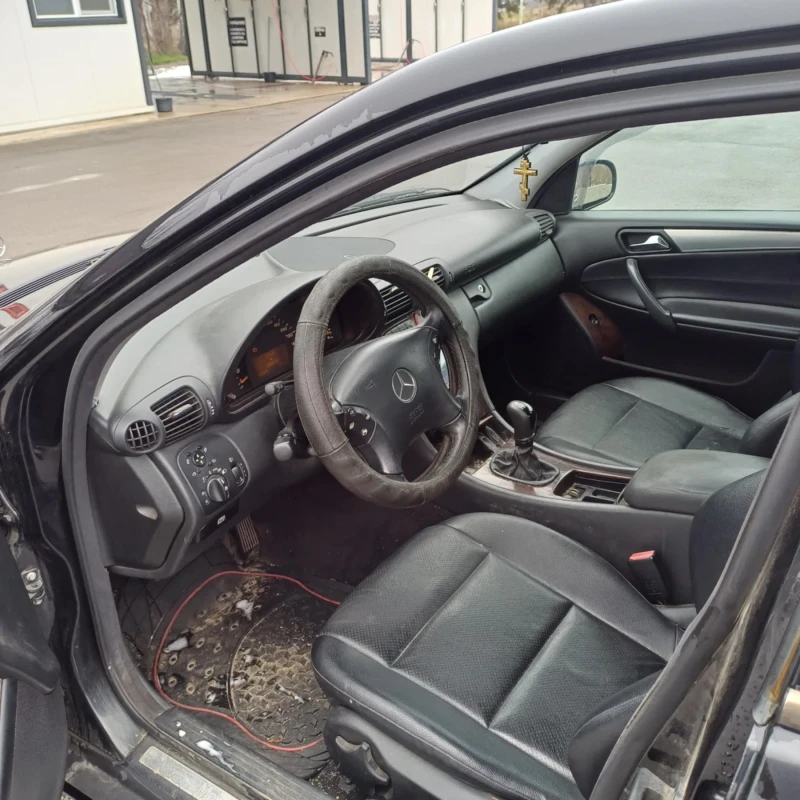 Mercedes-Benz C 180, снимка 6 - Автомобили и джипове - 53133815