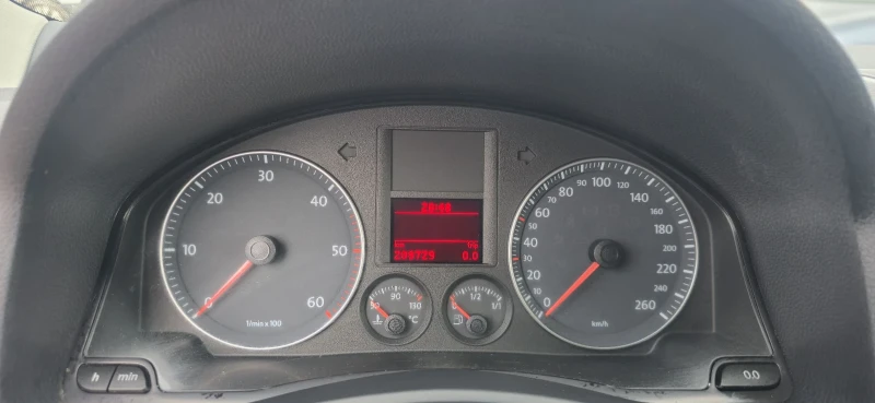 VW Golf 1.9 TDI, снимка 8 - Автомобили и джипове - 53292243