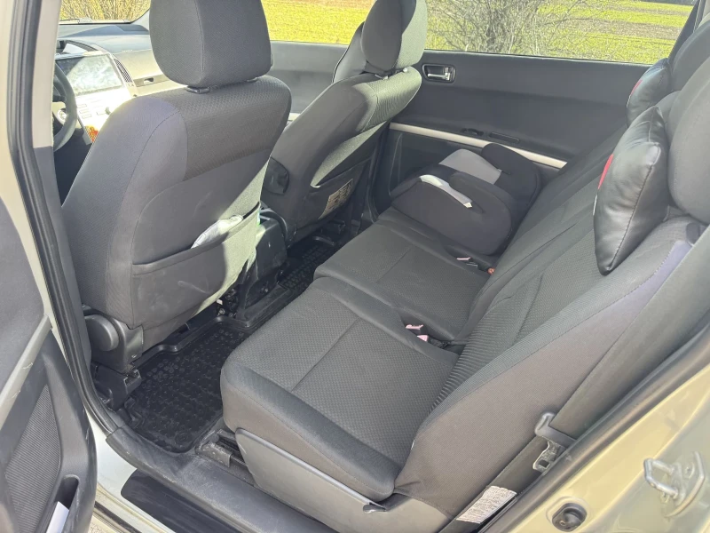 Toyota Corolla verso 2.0 D4-D, снимка 7 - Автомобили и джипове - 53597920