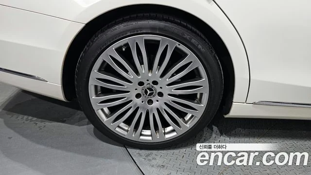 Mercedes-Benz S 560, снимка 5 - Автомобили и джипове - 53556344