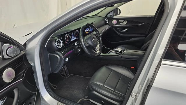 Mercedes-Benz E 300 burmester* multibeam led* Parking Assist, снимка 16 - Автомобили и джипове - 55805922