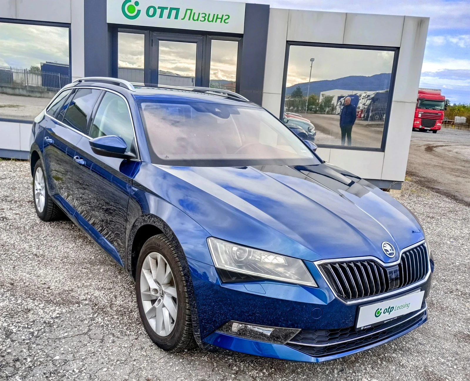 Skoda Superb 2.0 TDI DSG 4X4 - изображение 2