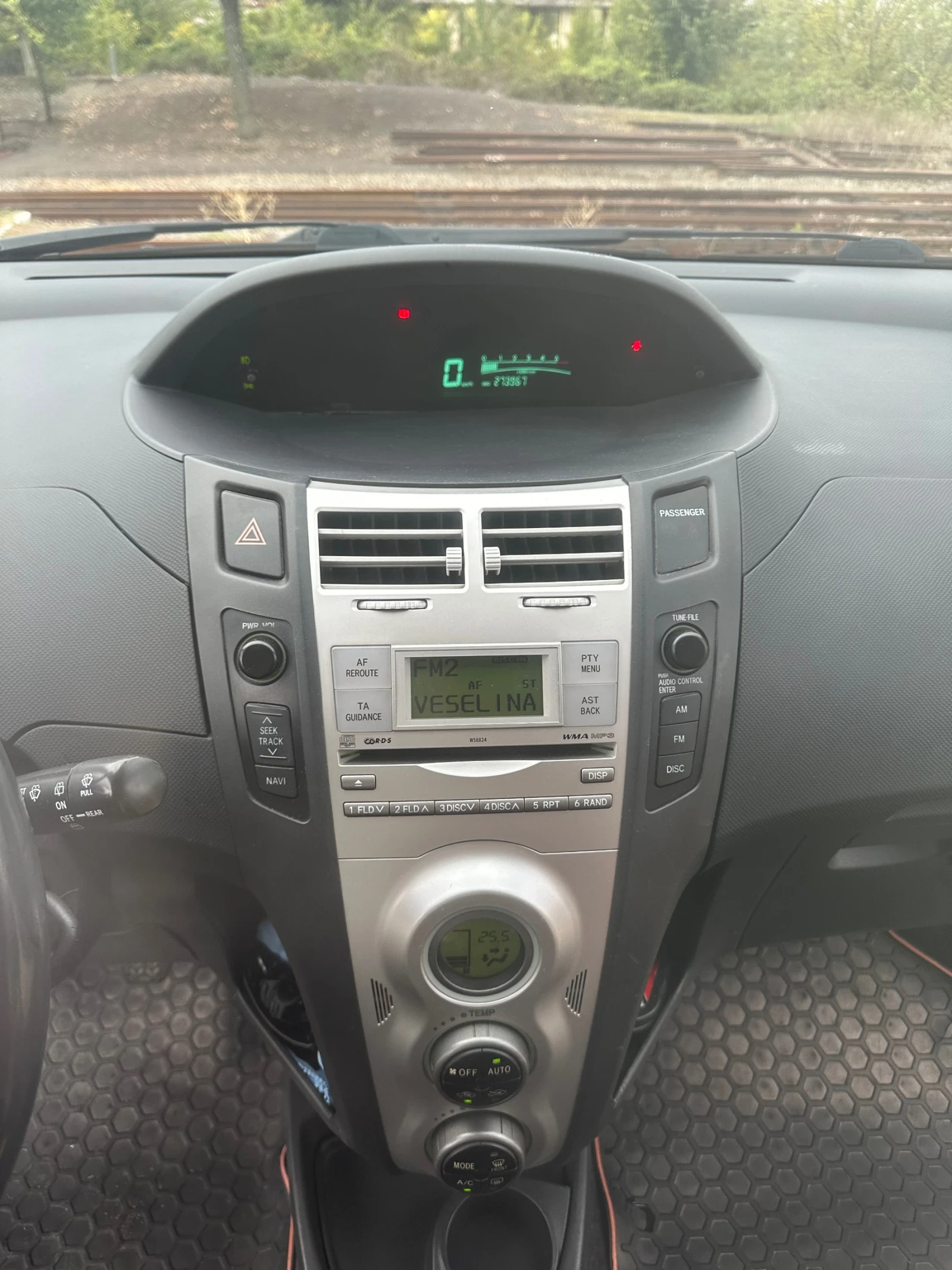 Toyota Yaris 1.4 D4D - изображение 9