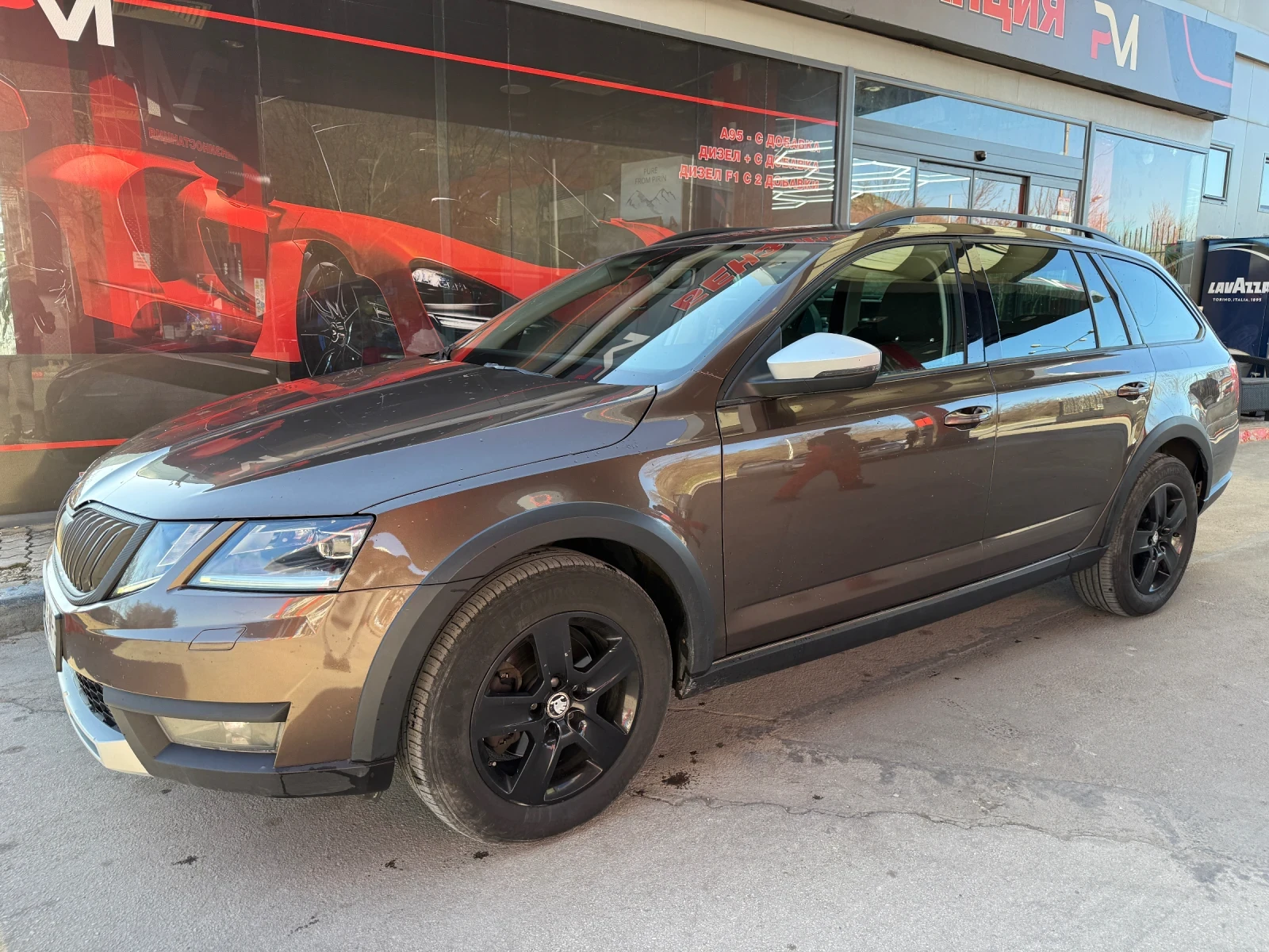 Skoda Octavia Scaut 4x4 is 2.0 TDI distronic - изображение 3