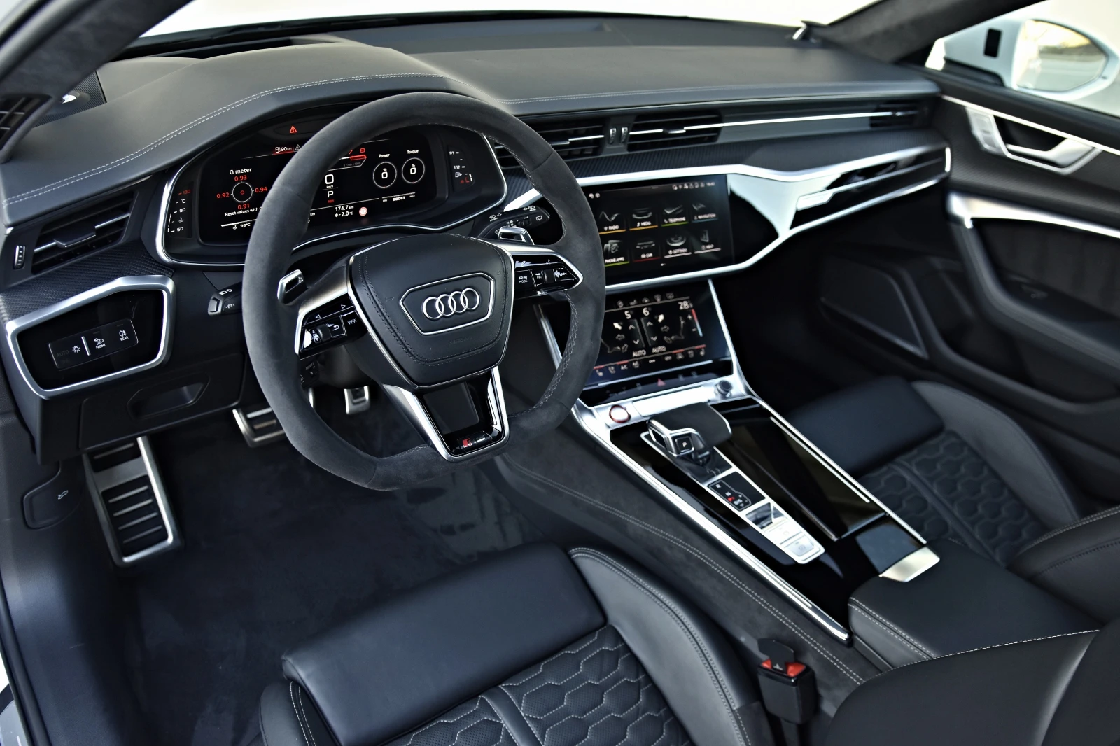 Audi Rs6 CERAMIK* DYNAMIC+ * B&O-3D* PANO* 305km* LASER МАТ - изображение 9