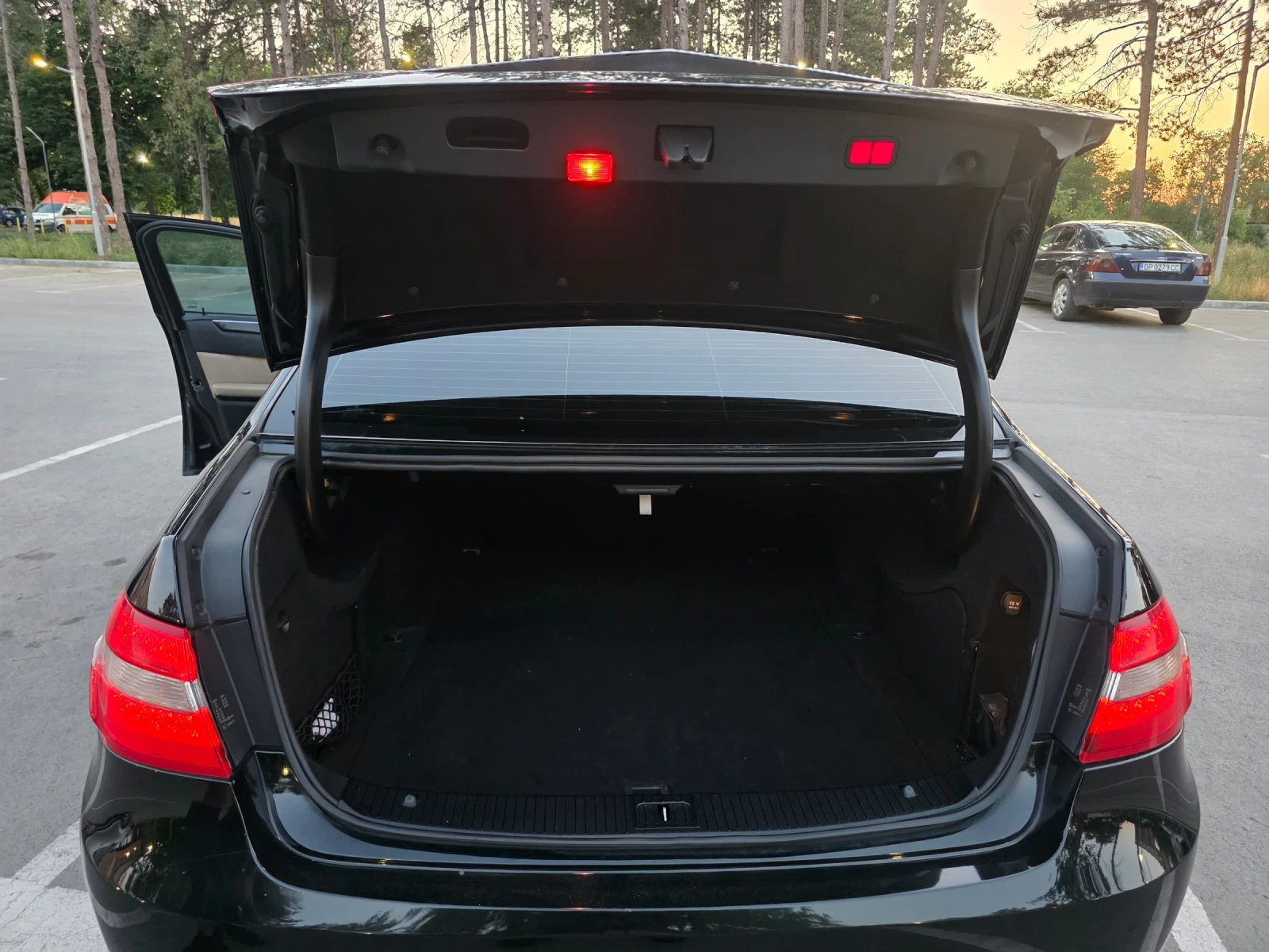 Mercedes-Benz E 350 ЛИЗИНГ, KEYLESS, HARMAN KARDON, надуване - изображение 10