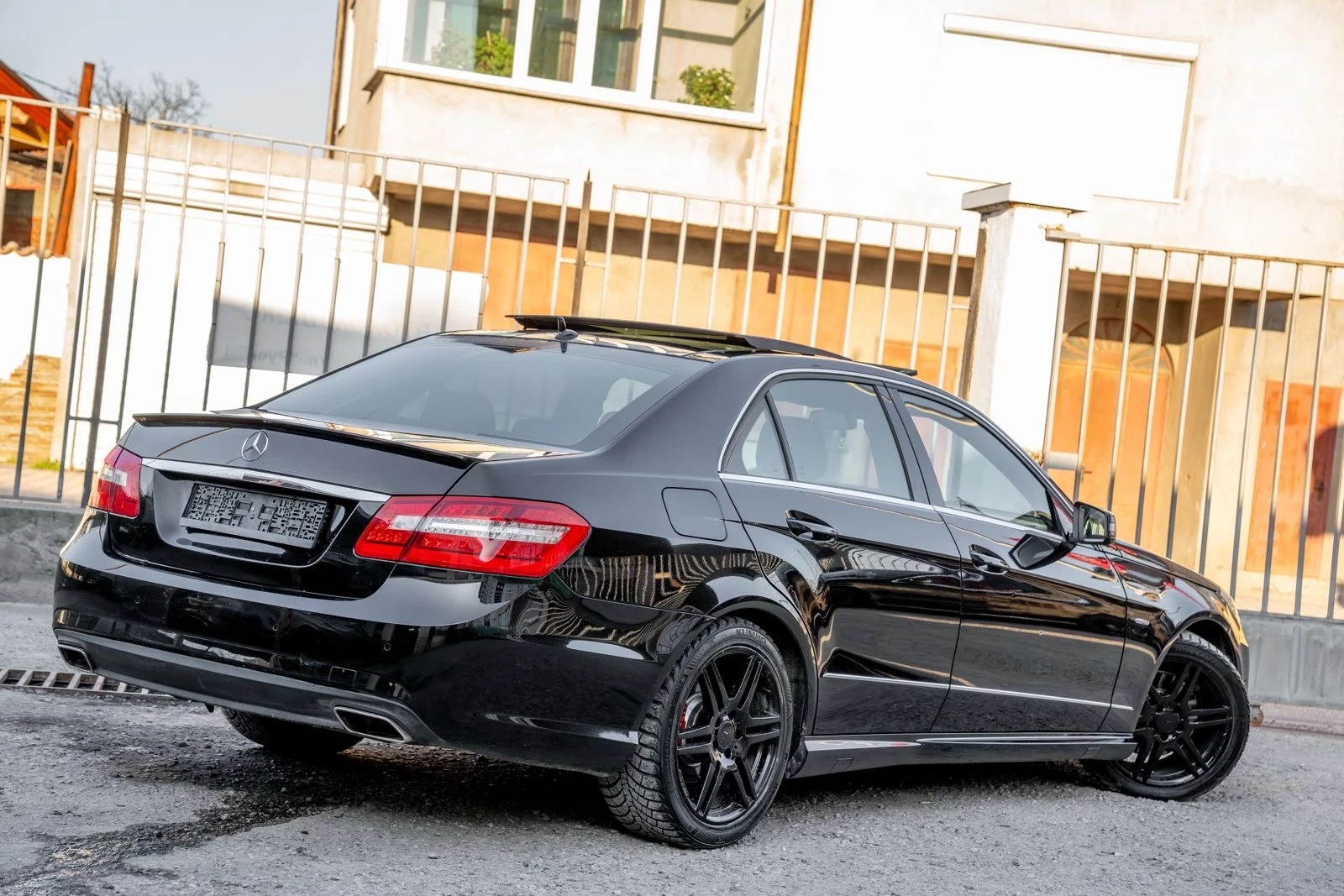 Mercedes-Benz E 350 CDI-AMG-PANORAMA-AMBIENT-ПОДГРЕВ-F1-NAVI-XENON-TOP, снимка 6 - Автомобили и джипове - 53810896