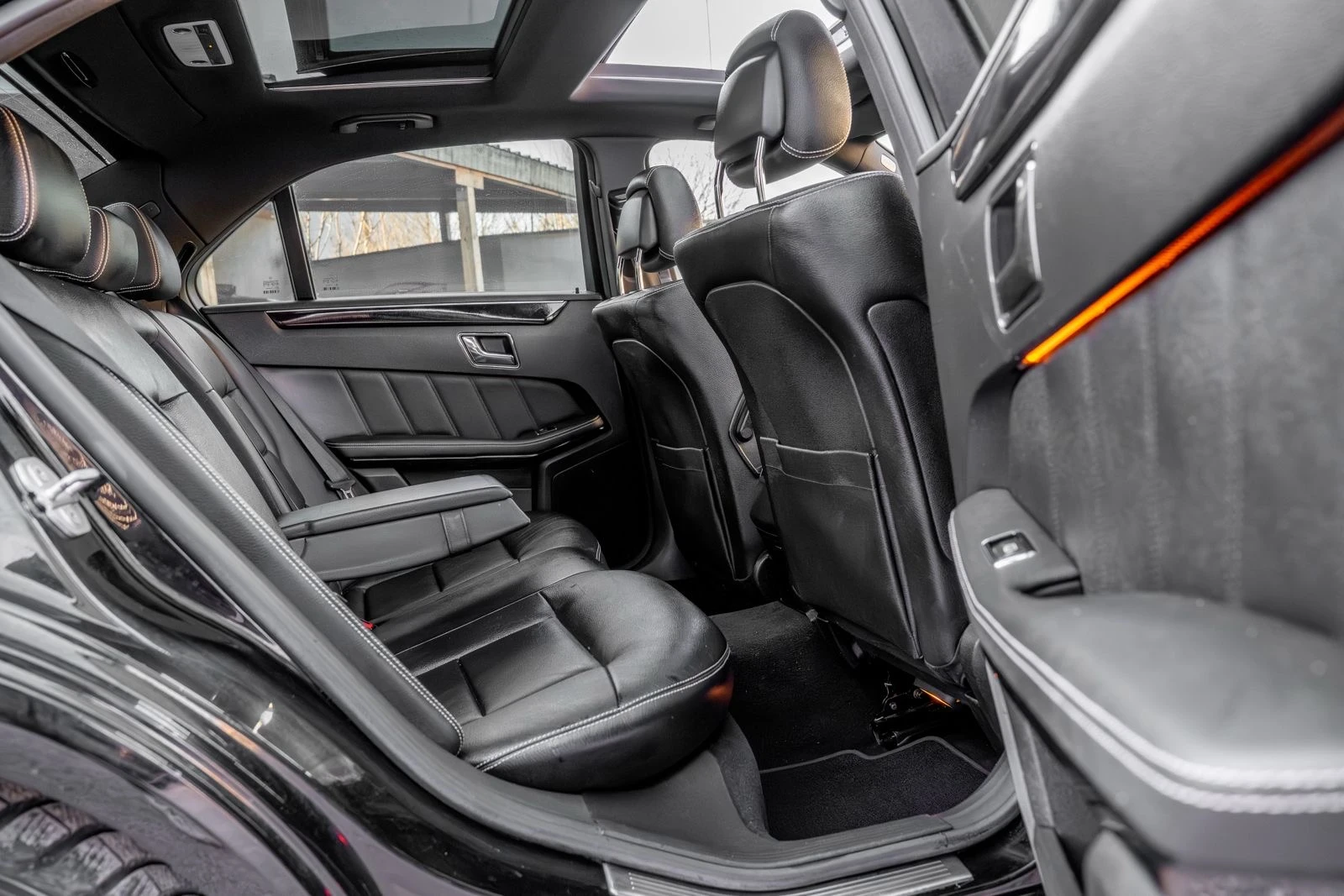 Mercedes-Benz E 350 CDI-AMG-PANORAMA-AMBIENT-ПОДГРЕВ-F1-NAVI-XENON-TOP, снимка 15 - Автомобили и джипове - 53810896