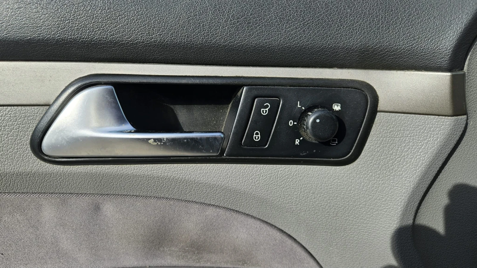 VW Touran 2, 0, снимка 7 - Автомобили и джипове - 53944250