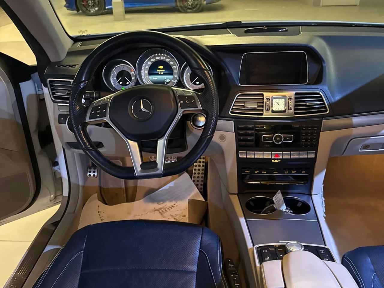 Mercedes-Benz E 400 * CARFAX * CABRIO * ПОДГРЕВИ * ОБДУХВАНЕ * , снимка 10 - Автомобили и джипове - 54147326