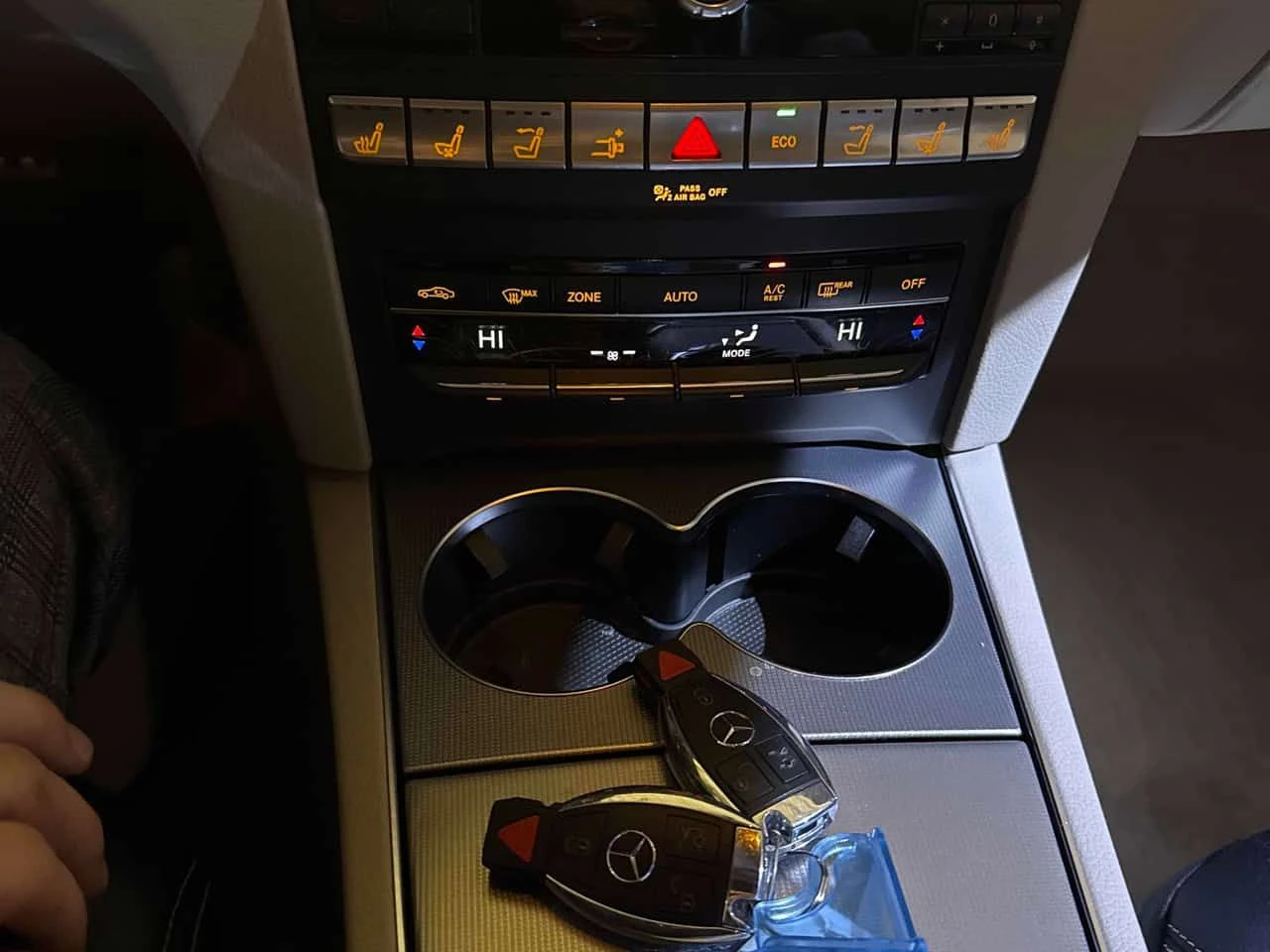 Mercedes-Benz E 400 * CARFAX * CABRIO * ПОДГРЕВИ * ОБДУХВАНЕ * , снимка 16 - Автомобили и джипове - 54147326