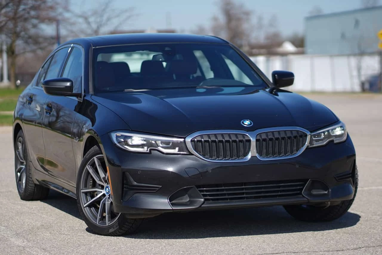 BMW 330 * KEYLESS * ШИБИДАХ * КАМЕРА * ПОДГРЕВ, снимка 3 - Автомобили и джипове - 54324090