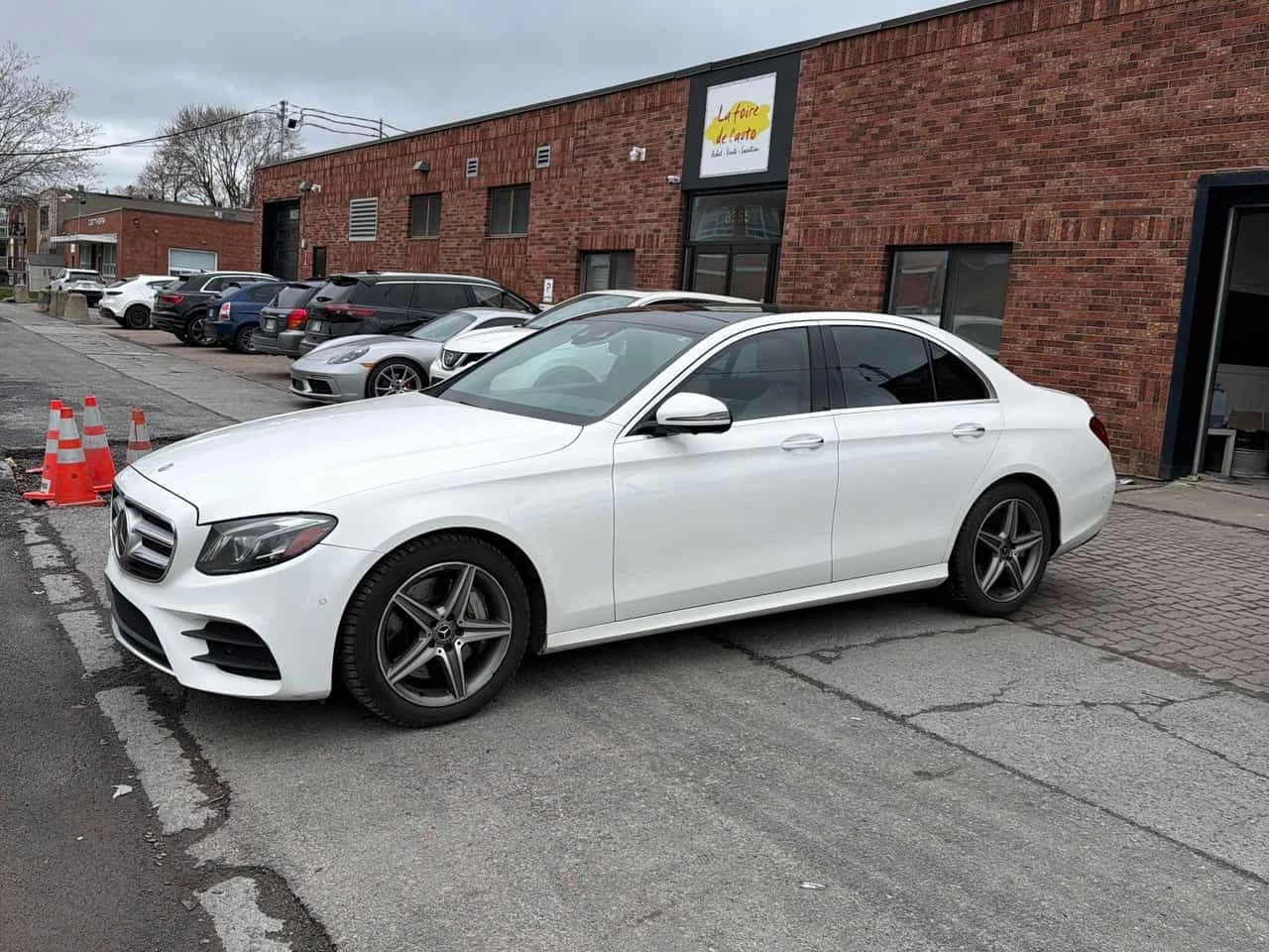 Mercedes-Benz E 400 4MATIC* DISTRONIC* BURMESTER* ОБДУХВАНЕ* 360* , снимка 2 - Автомобили и джипове - 54372006