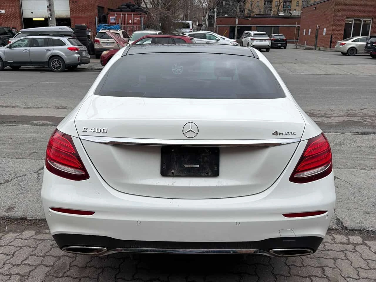 Mercedes-Benz E 400 4MATIC* DISTRONIC* BURMESTER* ОБДУХВАНЕ* 360* , снимка 4 - Автомобили и джипове - 54372006